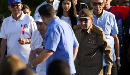 Raul Castro Pimpin Longmarch Hari Buruh di Tengah Blokade Minyak AS