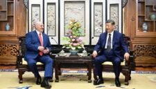 Puncak diplomasi segala cuaca. Presiden Xi Jinping dan Presiden Alexander Lukashenko sepakat memperluas kerja sama strategis demi menjaga stabilitas global di tengah ketidakpastian dunia. Dok: Istimewa.