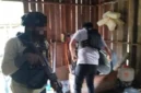 Petugas Satgas Operasi Damai Cartenz dan Polres Yahukimo mengamankan lokasi penindakan terhadap DPO KKB di Distrik Dekai, Papua Pegunungan. (Posnews/Ist)
