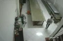 Rekaman CCTV Polisi Ungkap Pencurian Kain di Tambora, Pelaku Karyawan Sendiri. (Posnews/Ist)