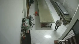 Rekaman CCTV Polisi Ungkap Pencurian Kain di Tambora, Pelaku Karyawan Sendiri. (Posnews/Ist)