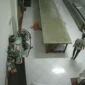 Rekaman CCTV Polisi Ungkap Pencurian Kain di Tambora, Pelaku Karyawan Sendiri. (Posnews/Ist)