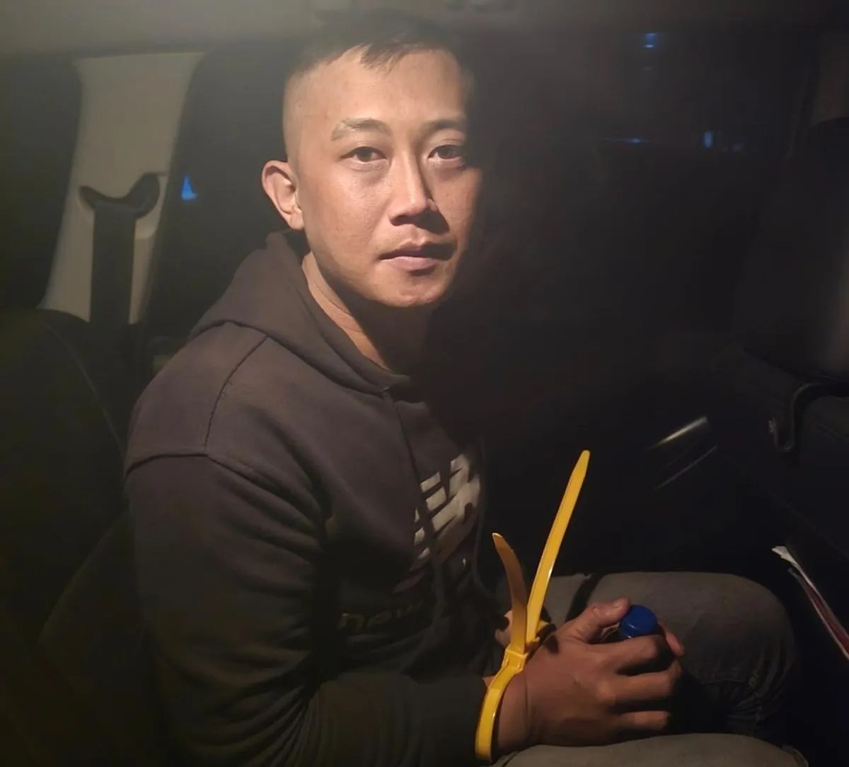 Taufik Hidayat saat ditangkap Polda Jabar di Majalaya terkait kasus penyekapan dan penganiayaan terhadap YTR di Bandung. (Posnews/Ist)