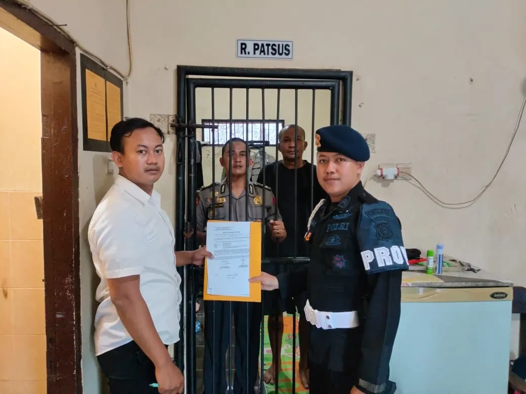 Diduga Lindungi Jaringan Narkoba, Bripka Dedy Wiratama Resmi Ditahan Bareskrim. (Posnews/Ist)

