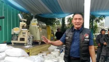 Dirresnarkoba Polda Metro Jaya Kombes Pol Ahmad David memaparkan pengungkapan 3.890 kasus narkoba periode Januari-Juni 2026 dengan 5.196 tersangka, penyitaan 17,45 ton barang bukti, serta aset bandar narkoba senilai miliaran rupiah. (Posnews/Ist)

