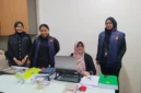 Dokter Tifa berada di lingkungan Polda Metro Jaya setelah ditangkap penyidik dan dibawa dari apartemennya pada Jumat pagi. (Posnews/Ist)