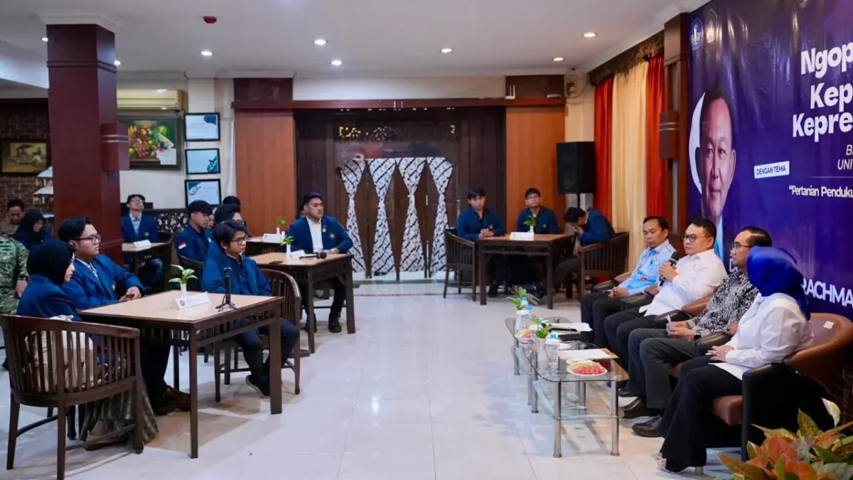 Kepala Staf Kepresidenan Dudung Abdurachman berdialog dengan mahasiswa Universitas Brawijaya terkait Program Makan Bergizi Gratis. (Posnews/Ist)