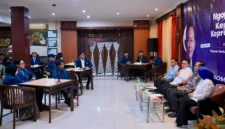Kepala Staf Kepresidenan Dudung Abdurachman berdialog dengan mahasiswa Universitas Brawijaya terkait Program Makan Bergizi Gratis. (Posnews/Ist)