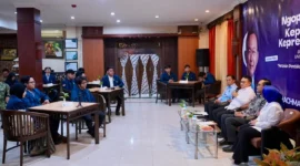 Kepala Staf Kepresidenan Dudung Abdurachman berdialog dengan mahasiswa Universitas Brawijaya terkait Program Makan Bergizi Gratis. (Posnews/Ist)