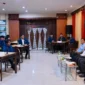 Kepala Staf Kepresidenan Dudung Abdurachman berdialog dengan mahasiswa Universitas Brawijaya terkait Program Makan Bergizi Gratis. (Posnews/Ist)