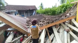 Gempa Kuat Sulawesi Tengah Picu Kerusakan Infrastruktur, Jalan Palu-Sigi-Poso Amblas. (Posnews/Net)