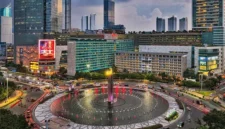 Suasana Bundaran HI di Jakarta Pusat yang akan terhubung dengan jalur bawah tanah menuju stasiun MRT serta dilengkapi area UMKM sebagai bagian dari pengembangan kawasan modern Jakarta. (Posnews/Ist)