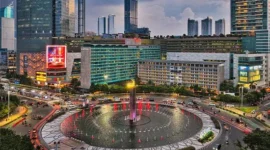 Suasana Bundaran HI di Jakarta Pusat yang akan terhubung dengan jalur bawah tanah menuju stasiun MRT serta dilengkapi area UMKM sebagai bagian dari pengembangan kawasan modern Jakarta. (Posnews/Ist)