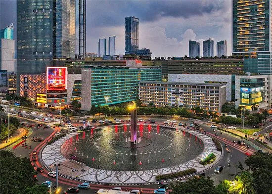 Suasana Bundaran HI di Jakarta Pusat yang akan terhubung dengan jalur bawah tanah menuju stasiun MRT serta dilengkapi area UMKM sebagai bagian dari pengembangan kawasan modern Jakarta. (Posnews/Ist)