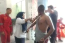 Petugas mengevakuasi korban dan memadamkan kebakaran setelah ledakan terjadi di ruang mesin KMP Aceh Hebat 2 yang sedang sandar di Pelabuhan Ulee Lheue, Banda Aceh, Jumat (12/6/2026). (Posnews/Tim SAR Banda Aceh)