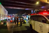 Kecelakaan maut melibatkan truk kontainer dan sepeda motor di Jalan Daan Mogot, Cengkareng, Jakarta Barat, menewaskan seorang anak perempuan pada Jumat dini hari, 5 Juni 2026. (Posnews/MR)
