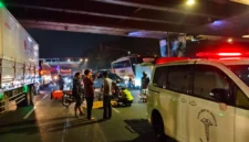 Kecelakaan maut melibatkan truk kontainer dan sepeda motor di Jalan Daan Mogot, Cengkareng, Jakarta Barat, menewaskan seorang anak perempuan pada Jumat dini hari, 5 Juni 2026. (Posnews/MR)
