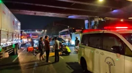 Kecelakaan maut melibatkan truk kontainer dan sepeda motor di Jalan Daan Mogot, Cengkareng, Jakarta Barat, menewaskan seorang anak perempuan pada Jumat dini hari, 5 Juni 2026. (Posnews/MR)
