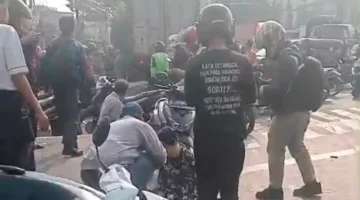 Kecelakaan Maut di Bekasi Timur, Truk Diduga Rem Blong Hantam Lima Sepeda Motor. (Posnews/Instagram)