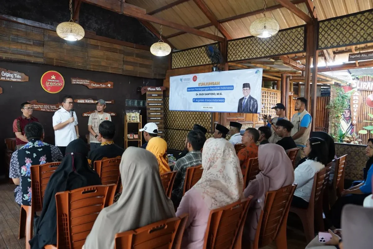 Menteri Perdagangan Budi Santoso berdialog dengan pelaku UMKM di Salatiga dan mengajak mereka memanfaatkan program Kemendag untuk menembus pasar ekspor dunia. (Posnews/Ist)