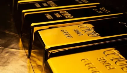 Grafik pergerakan harga emas dunia dengan ilustrasi batangan emas setelah Kemendag menurunkan Harga Patokan Ekspor (HPE) emas menjadi USD 148.396,49 per kilogram pada periode 1–14 Juni 2026.