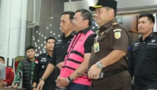Mantan Wakil Kepala Badan Gizi Nasional Sony Sonjaya usai menjalani pemeriksaan di Kejaksaan Agung terkait kasus dugaan korupsi SPPG dan Program Makan Bergizi Gratis. (Posnews/Ist)