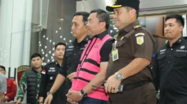 Mantan Wakil Kepala Badan Gizi Nasional Sony Sonjaya usai menjalani pemeriksaan di Kejaksaan Agung terkait kasus dugaan korupsi SPPG dan Program Makan Bergizi Gratis. (Posnews/Ist)