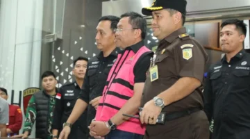 Mantan Wakil Kepala Badan Gizi Nasional Sony Sonjaya usai menjalani pemeriksaan di Kejaksaan Agung terkait kasus dugaan korupsi SPPG dan Program Makan Bergizi Gratis. (Posnews/Ist)