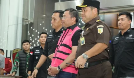 Mantan Wakil Kepala Badan Gizi Nasional Sony Sonjaya saat menjalani proses hukum terkait dugaan korupsi Program Makan Bergizi Gratis (MBG) di Kejaksaan Agung, Jakarta.