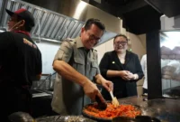 Menteri Perdagangan Budi Santoso meresmikan gerai Pak Gembus SPOT Plus di Tebet, Jakarta Selatan, sebagai bentuk dukungan terhadap pengembangan waralaba lokal yang berhasil menembus pasar internasional. (Posnews/Ist)