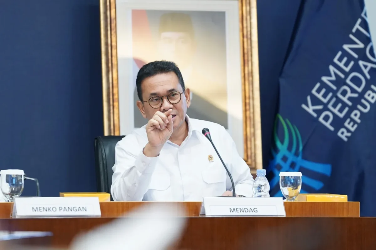 Menteri Perdagangan Budi Santoso memberikan keterangan terkait rencana penyesuaian HET MINYAKITA usai Rapat Koordinasi Tingkat Menteri Bidang Pangan di Jakarta. (Posnews/Ist)