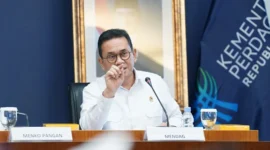 Menteri Perdagangan Budi Santoso memberikan keterangan terkait rencana penyesuaian HET MINYAKITA usai Rapat Koordinasi Tingkat Menteri Bidang Pangan di Jakarta. (Posnews/Ist)