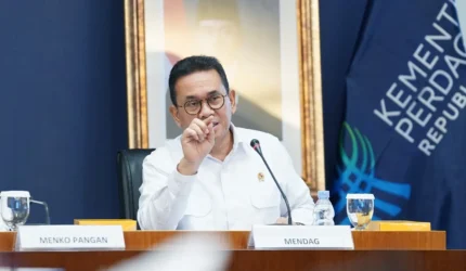 Menteri Perdagangan Budi Santoso menegaskan harga MINYAKITA tetap Rp15.700 per liter dan memperkuat distribusi minyak goreng ke pasar rakyat melalui Bulog dan ID FOOD.