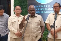 Menteri HAM Natalius Pigai menyampaikan usulan agar kalangan sipil dapat mengisi sejumlah jabatan strategis non-operasional dalam revisi UU Polri untuk memperkuat profesionalisme dan tata kelola institusi kepolisian. (Posnews/KemenHAM)