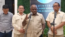 Menteri HAM Natalius Pigai menyampaikan usulan agar kalangan sipil dapat mengisi sejumlah jabatan strategis non-operasional dalam revisi UU Polri untuk memperkuat profesionalisme dan tata kelola institusi kepolisian. (Posnews/KemenHAM)