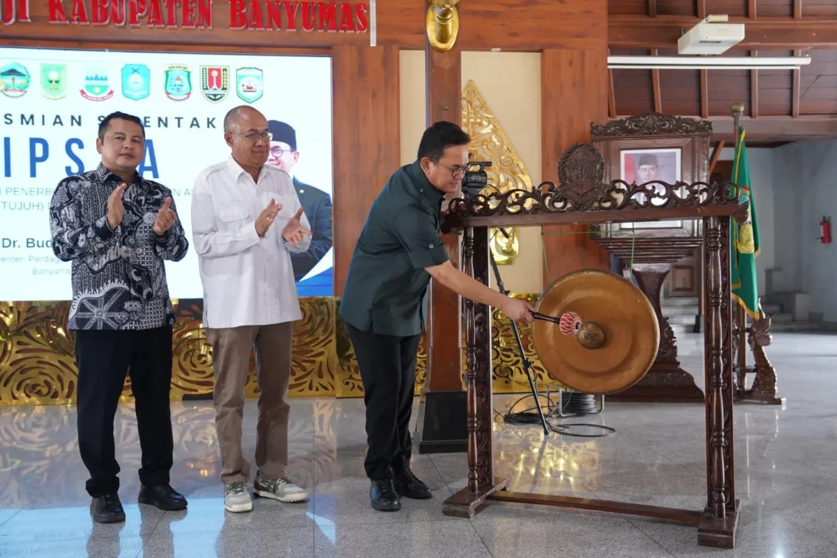 Menteri Perdagangan Budi Santoso meresmikan tujuh IPSKA baru di Banyumas untuk mempermudah layanan Surat Keterangan Asal (SKA) dan mendorong ekspor UMKM ke pasar global. (Posnews/Ist)
