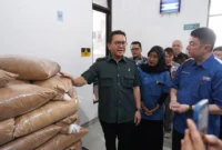 Menteri Perdagangan Budi Santoso melepas ekspor 20 ton gula kelapa PT IMC di Banyumas menuju Chicago, Amerika Serikat. (Posnews/Ist)