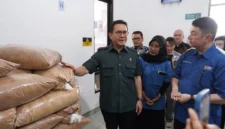 Menteri Perdagangan Budi Santoso melepas ekspor 20 ton gula kelapa PT IMC di Banyumas menuju Chicago, Amerika Serikat. (Posnews/Ist)