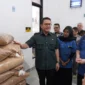 Menteri Perdagangan Budi Santoso melepas ekspor 20 ton gula kelapa PT IMC di Banyumas menuju Chicago, Amerika Serikat. (Posnews/Ist)