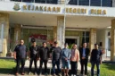 Penyidik Dittipidnarkoba Bareskrim Polri menyerahkan tersangka dan barang bukti kasus narkoba kepada Kejaksaan Negeri Bima. (Posnews/Ist)
