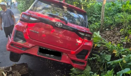 Petugas BNN mengamankan dua warga negara Rusia dan barang bukti 7,8 kilogram hashish dalam pengungkapan kasus penyelundupan narkoba jaringan Thailand-Bali di Kabupaten Bangli, Bali.
