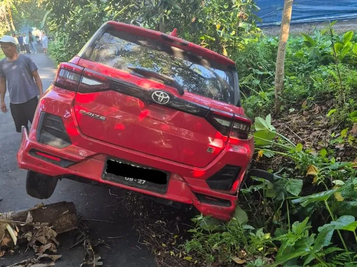 BNN Bongkar Sindikat Narkoba Rusia di Bali, Mobil Pelaku Terguling Saat Kabur. (Posnews/Ist)
