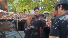 Polisi menangkap pelaku perampokan minimarket di Bekasi yang menodong kasir, menyekap karyawan, dan membawa kabur uang tunai Rp12,1 juta. (Posnews/Ist)