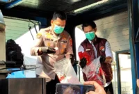 Kapolres Pelabuhan Tanjung Priok AKBP Aris Wibowo memusnahkan barang bukti sabu, etomidate, ekstasi, dan obat keras hasil pengungkapan sepanjang Januari-Juni 2026. (Posnews/MR)