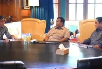 Presiden Prabowo Subianto bertemu Erick Thohir dan pelatih Timnas Indonesia John Herdman di Hambalang untuk membahas strategi dan persiapan menuju Piala Dunia 2030. (Posnews/Ist)