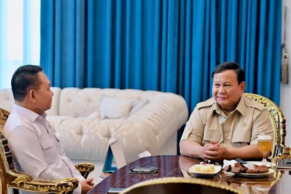 Presiden Prabowo Subianto dan Kepala Staf Kepresidenan (KSP) Dudung Abdurachman di Istana Merdeka, Jakarta Pusat. (Posnews/Biro Pers Istana)