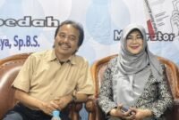 Roy Suryo dan dr Tifa menjalani proses pelimpahan tahap II dari Polda Metro Jaya ke Kejaksaan Negeri Jakarta Selatan dalam kasus tudingan ijazah Presiden Joko Widodo. (Posnews/Instagram)