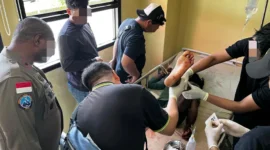 Personel Satgas Operasi Damai Cartenz-2026 saat mengamankan anggota KKB kelompok HSSBI dalam operasi penindakan di Distrik Dekai, Kabupaten Yahukimo, Papua Pegunungan. (Posnews/Ist)