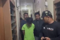 Satreskrim Polres Jakut Tangkap Dua Pelaku Bom Molotov di Rawa Badak Selatan. (Posnews/Ist)