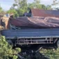 Kondisi lokasi kecelakaan beruntun truk tronton diduga rem blong di Jalan Sidikalang, Dairi, Sumatera Utara, yang menewaskan dua anak setelah menabrak empat kendaraan. (Posnews/Ist)